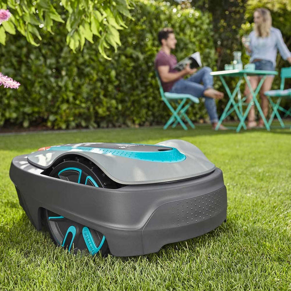 Robot tondeuse Gardena Sileno City 500 smart connecté, silencieux et idéal pour les jardins urbains jusqu’à 500 m²

