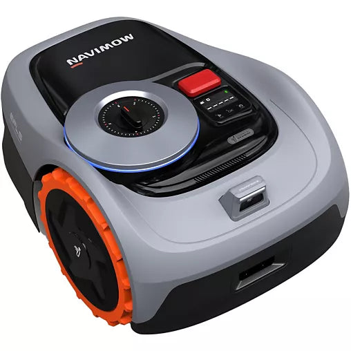 Robot tondeuse Segway Navimow i105E vue de face sur pelouse