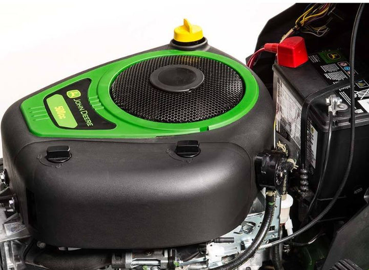Moteur performant et poste de conduite ergonomique de la John Deere X117R, avec commandes intuitives et siège confortable